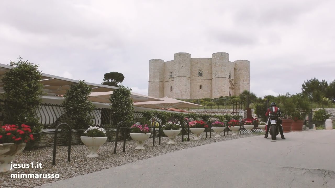 Andria (BT) LA PERFEZIONE ABITA QUI, Castel del Monte