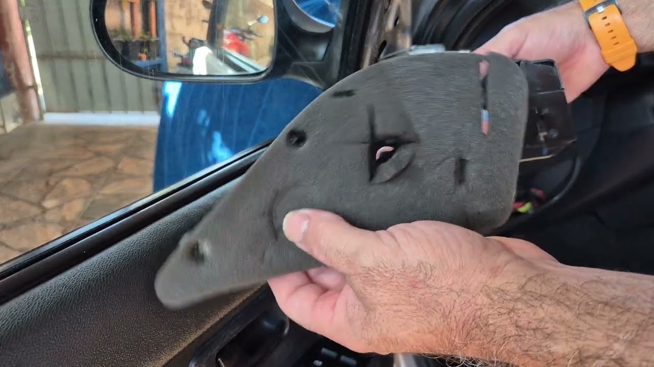Só gambiarra trocando acabamento interno do retrovisor do siena ,  algo inesperado p mim
