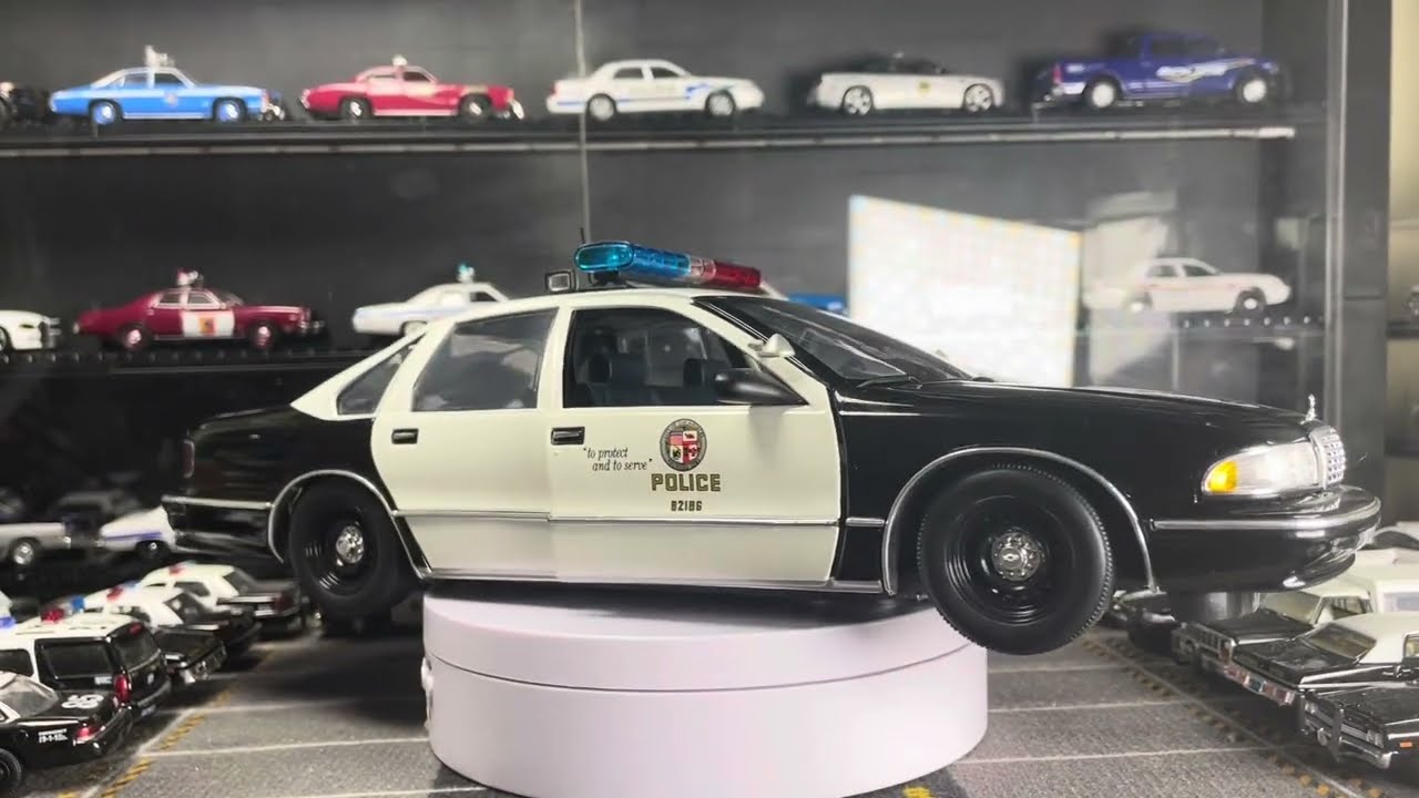 UT Models 1/18: Chevrolet Caprice - Los Angeles Police Department (LAPD) - Silent Overview.