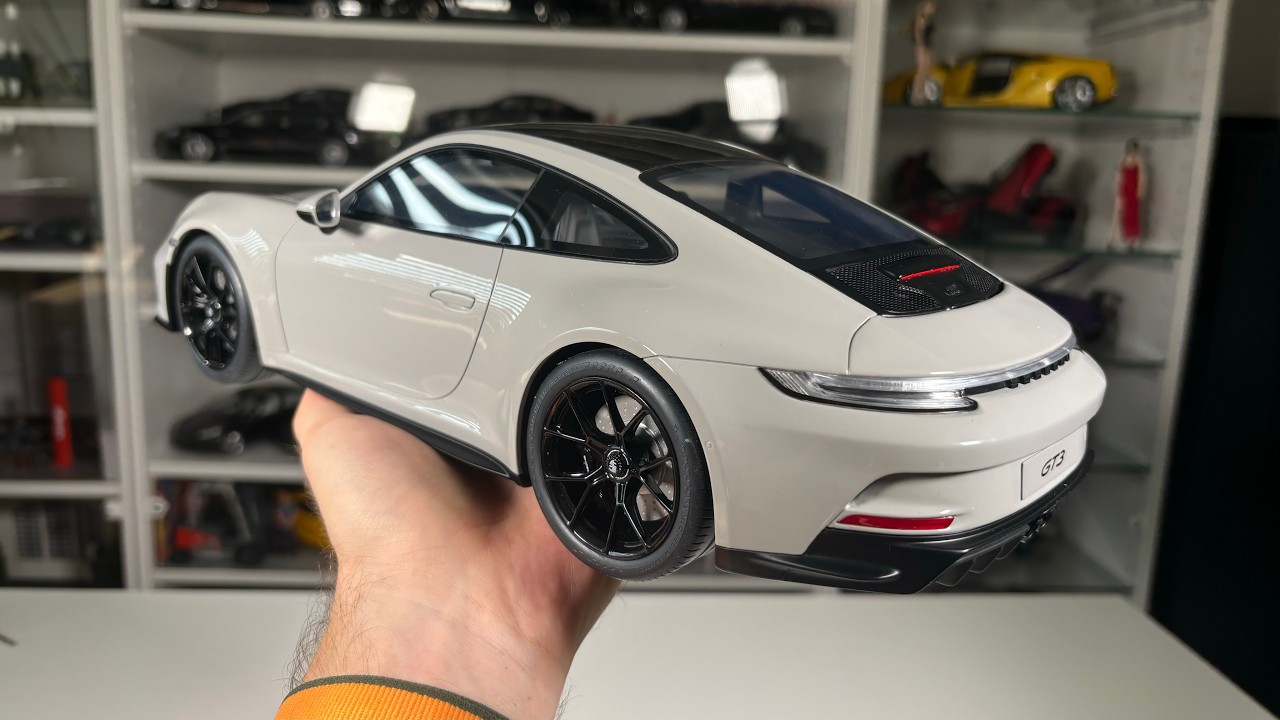Review: Porsche 911 (992) GT3 Touring in 1:12 scale by GT Spirit
