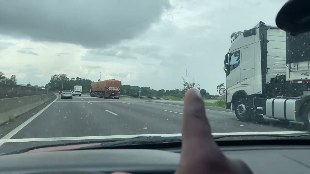 MUITA CHUVA NA ESTRADA EM JUNDIAÍ 