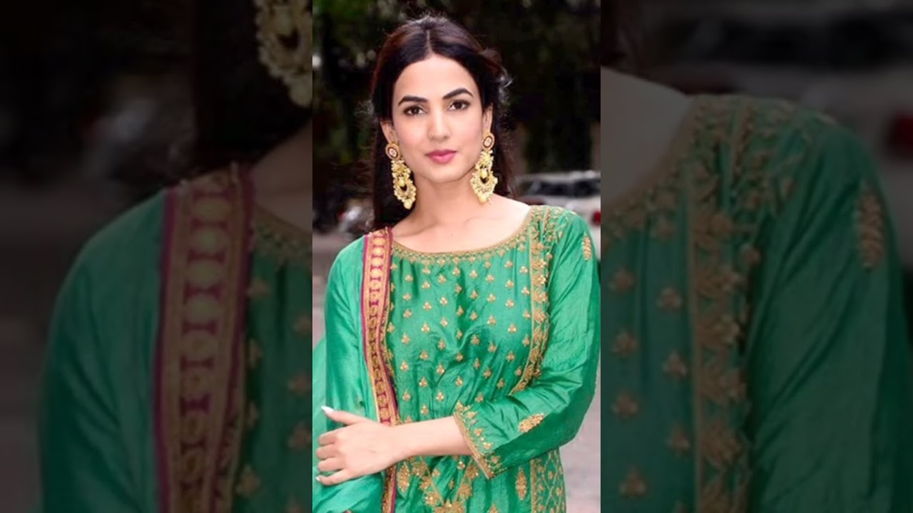 sonal chauhan jannat movie acter..!!!sonal chauhan family photo