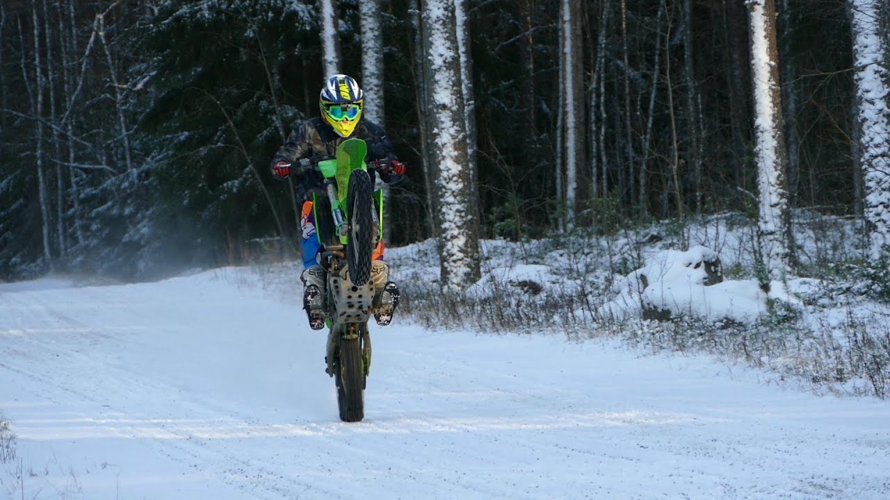 Kawasaki KX250F 4-Stroke Winter Wheelies