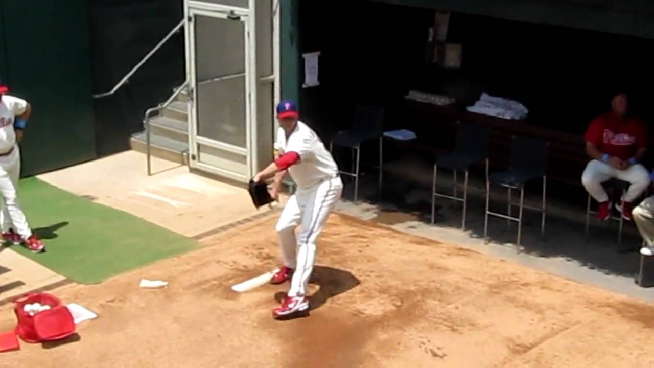 Roy Halladay in bullpen (6-20-2010)