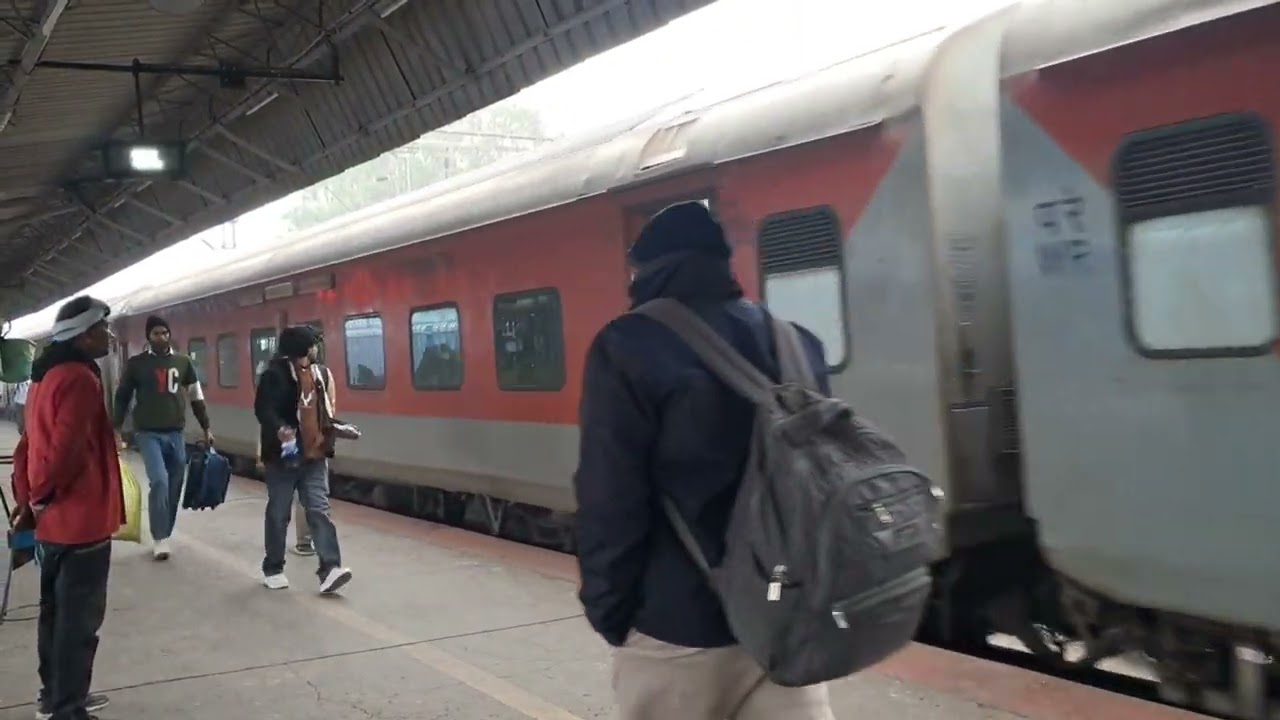 Announcement And Arrival } - 12925} Paschim SF Express 