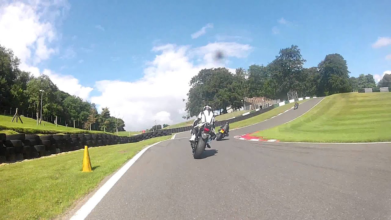Yamaha FZR 400 RR onboard cadwell park No limits trackday novice group 13/8/13 Session 2