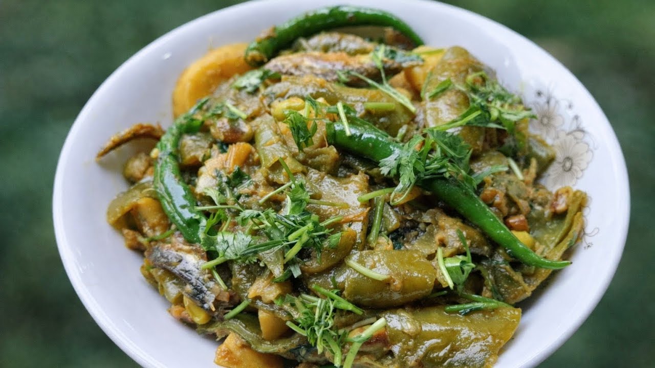 দেশি পুটি শুটকী ও শীম তরকারি। গ্রামবাংলার ঝাল ঝাল স্বাদ 