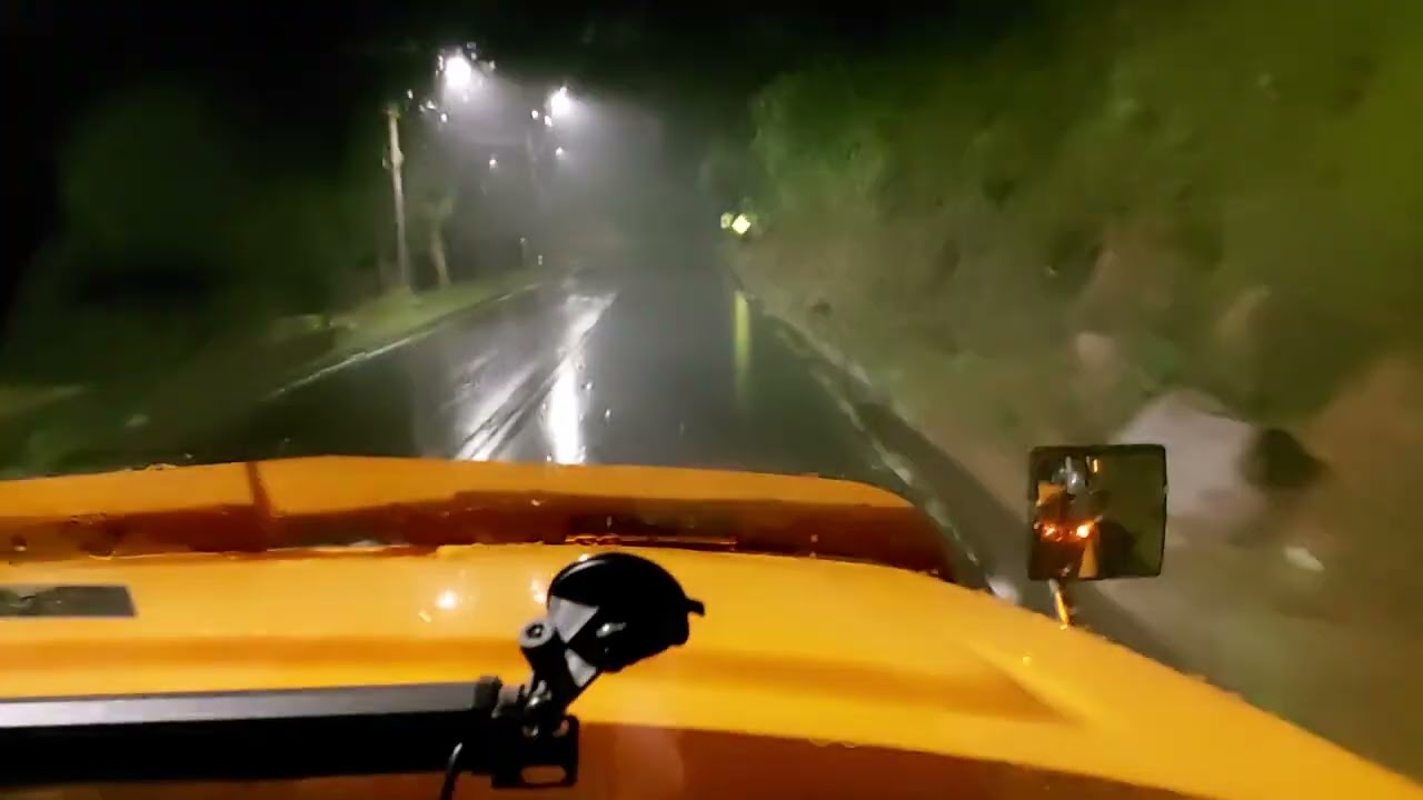 Carreteras Peligrosas en Ecuador con lluvia y curvas cerradas