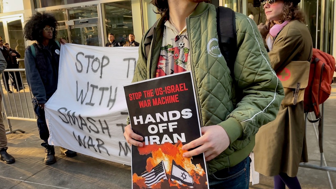 Протест против войны с Ираном у израильского консульства в Чикаго.