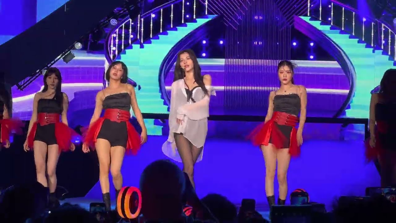 Twice's Sana solo - New Rules (cover) fancam at Ready To Be Tour LA 6/10/23