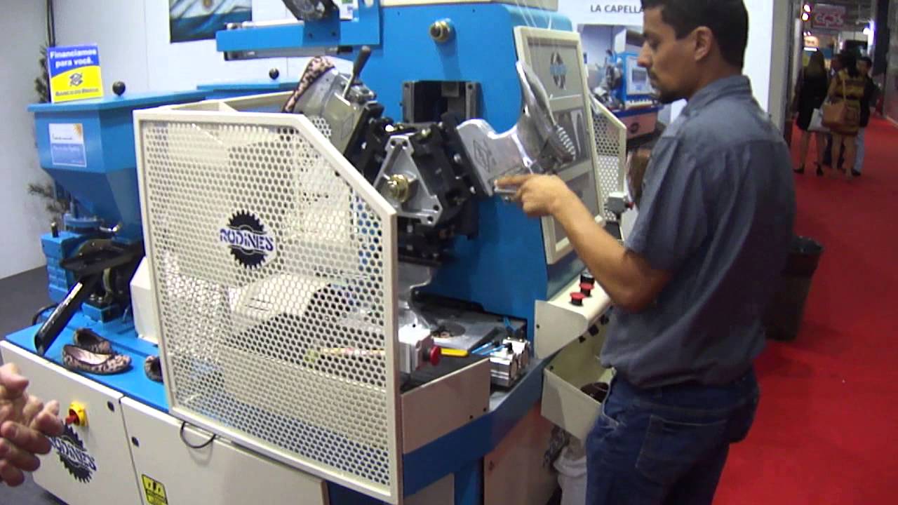 RODINES RC-440 Inyectando en la Fimec de Brasil