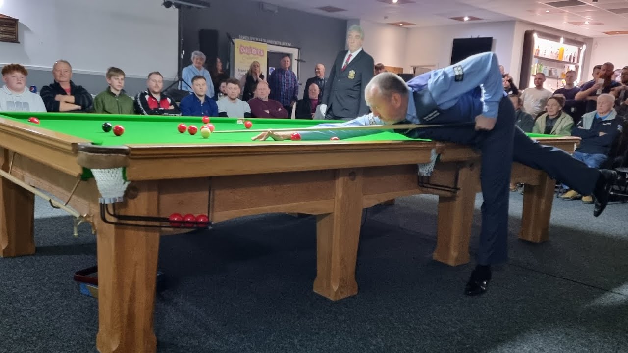 3 x World champion Snooker player Mark Williams plays hell with Jamie Gimblett in exhibition.