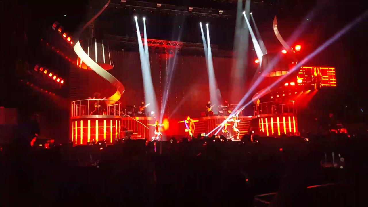 Britney Spears - Womanizer/Break the Ice/Piece of Me - Live in Manila