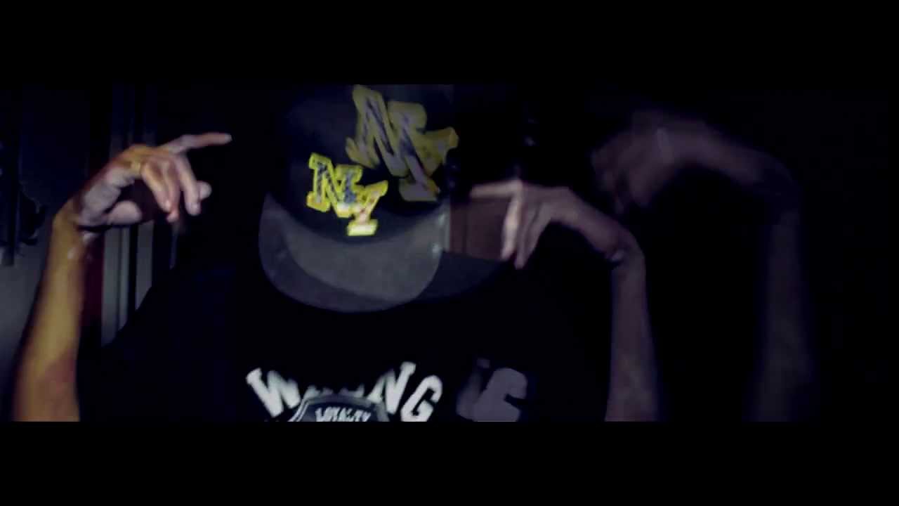 Dwazz- Pas normal (Music Video) [2ElveFilms]