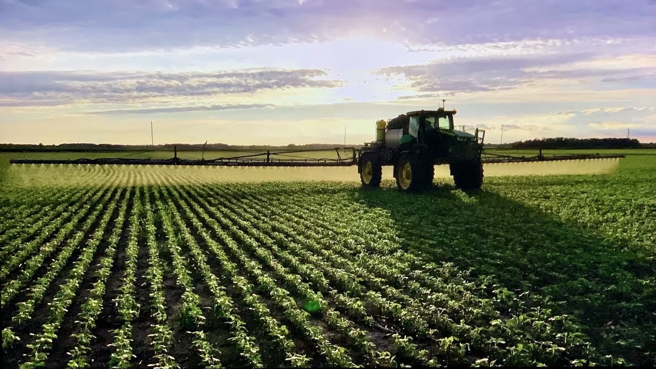Spraying soybeans with a John Deere R4045 and a Hagie STS 12 Season 2 Episode 13