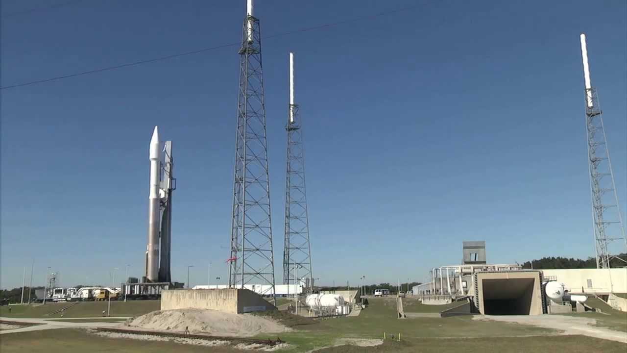TDRS-L Rolls to the Launch Pad