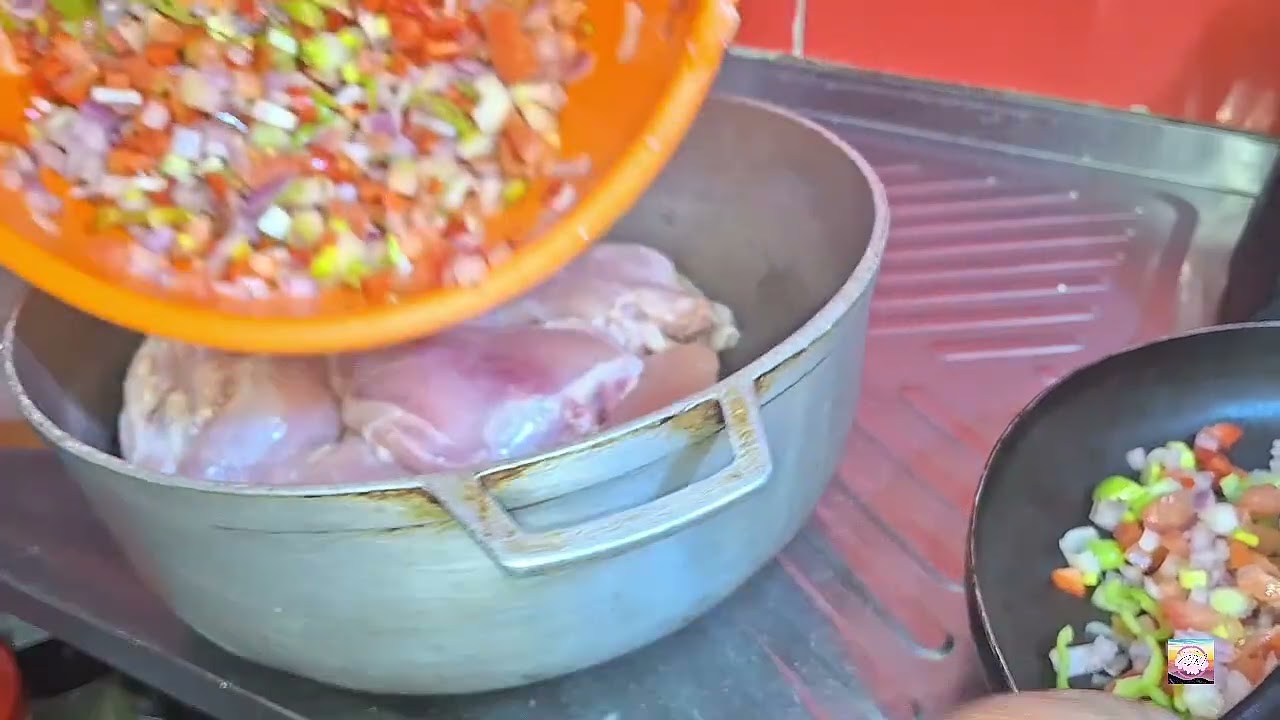 Como preparar unos frijoles con codillo y aguacate y pollo  muy delicioso  paso a paso 