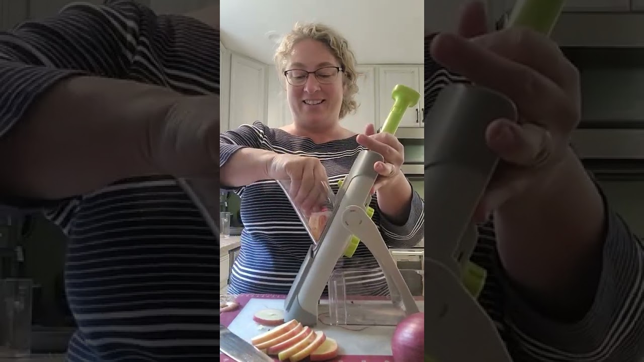 An onion and an apple in Pampered Chef's Rapid Prep Mandoline