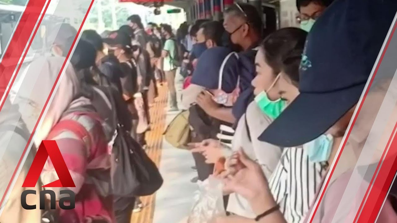 Overcrowded trains in Jakarta again after easing of COVID-19 restrictions