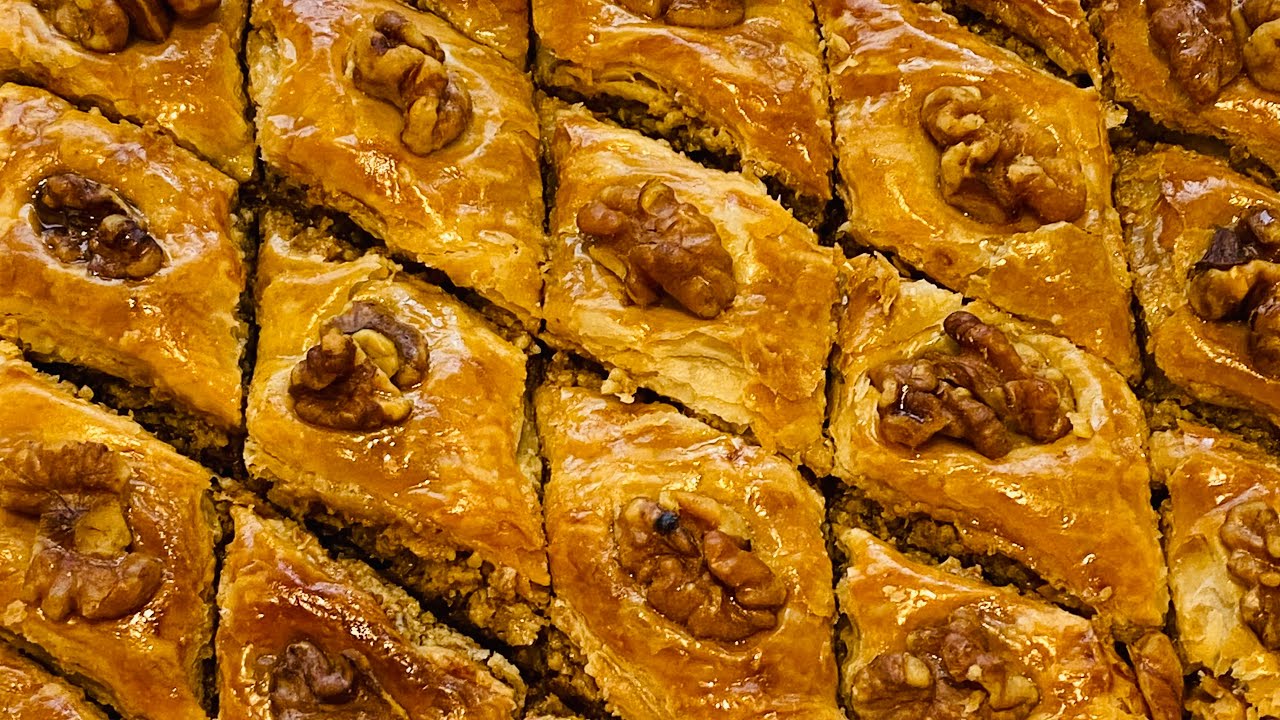 Пахлава (на скорую руку из слоенного теста)