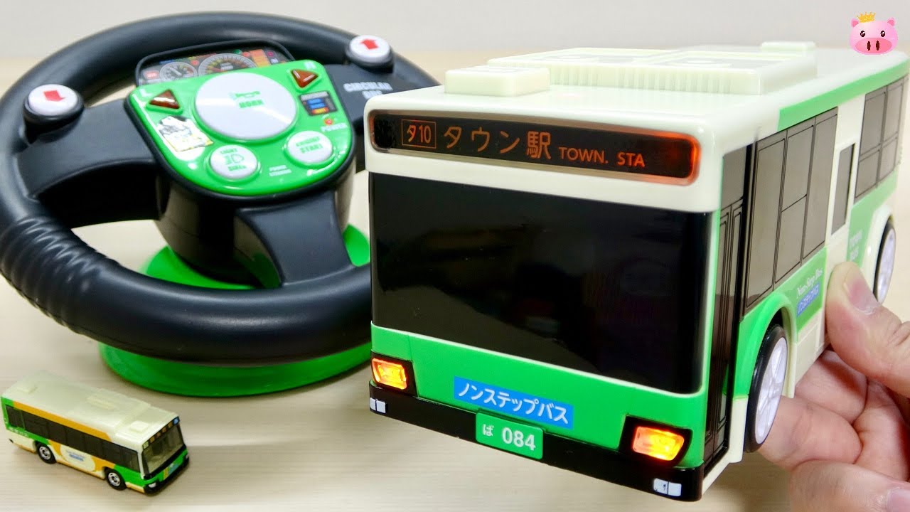 【運転士気分！】ハンドルで操る「タウンバス」のラジコンが本格的すぎる！本物そっくりのアナウンス＆ウインカー音でドキドキの運転体験