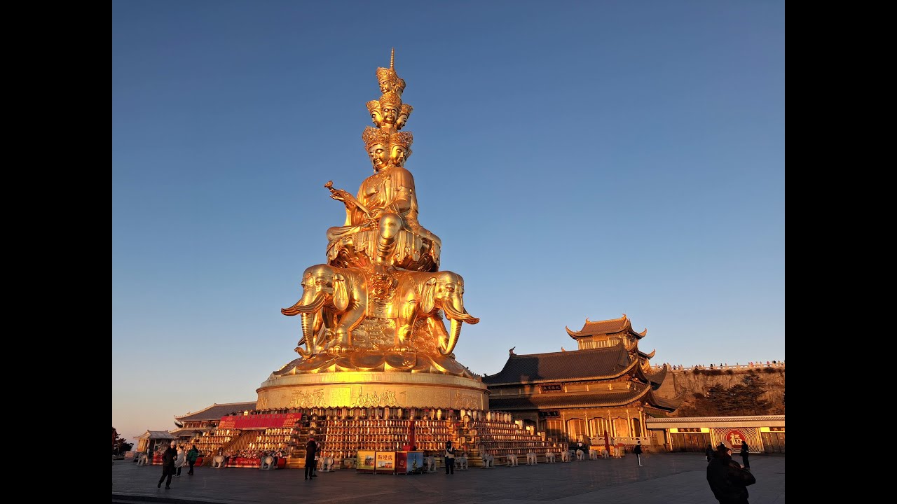 成都(文殊院、太古里)、峨眉山、樂山大佛、成都(寶光院、大慈寺、九眼橋酒吧街、安順廊橋)、三星堆博物館、方所書店成都太古里店、天府廣場、成都博物館、人民公園、寬窄巷子  2026/01