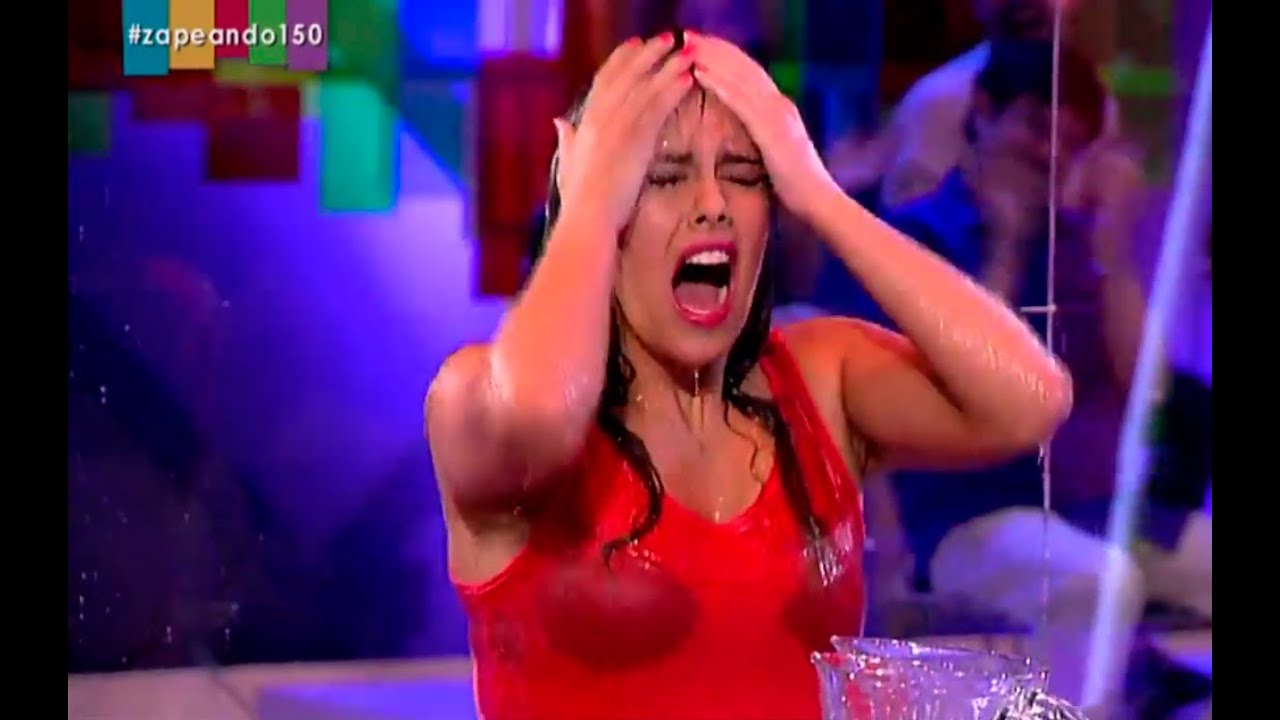 Cristina Pedroche empapada en la guerra de agua con Josie