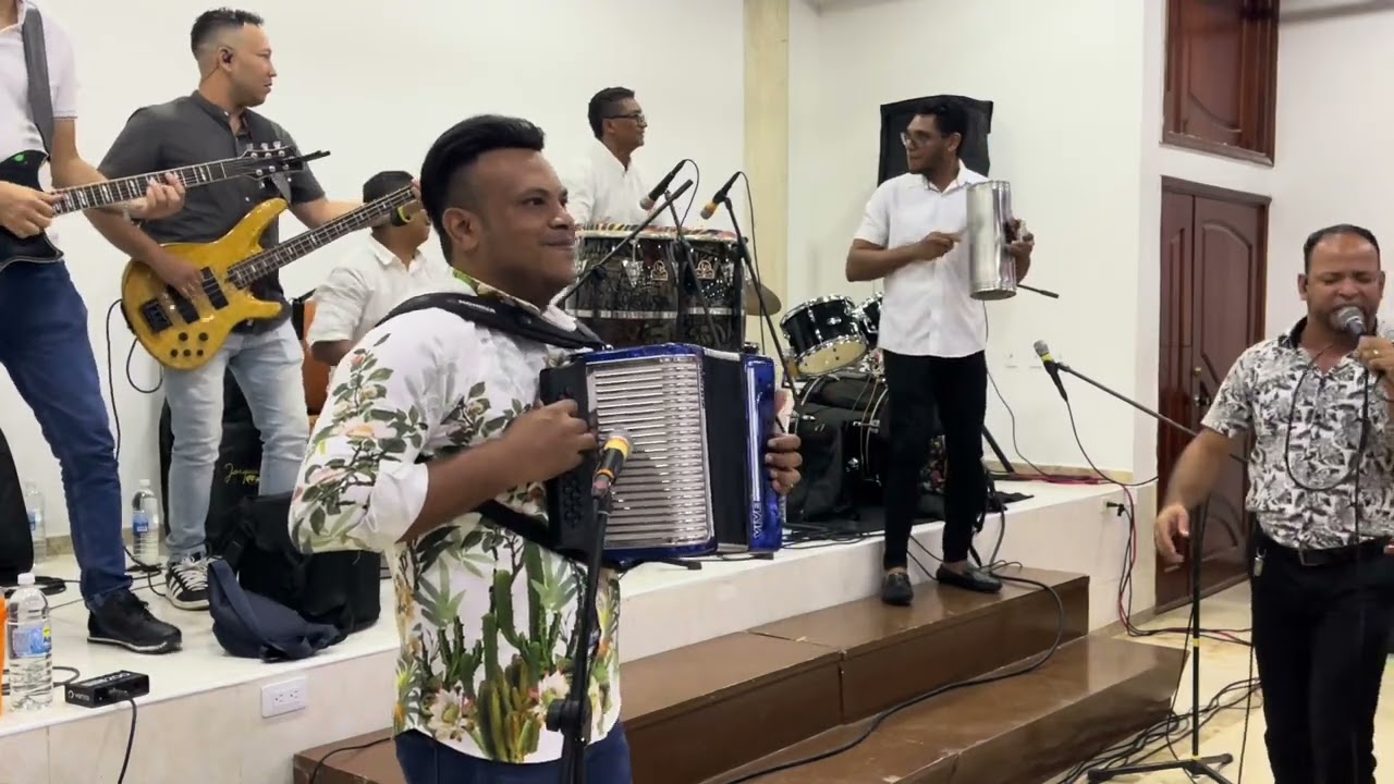 Soy Hijo Del Rey De Reyes/Yo Tengo Un Cristo Que Vive - Presentación en vivo.