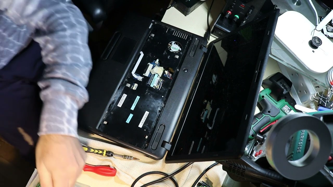 Toshiba Satellite C660D 1C7 complete disassembly for parts