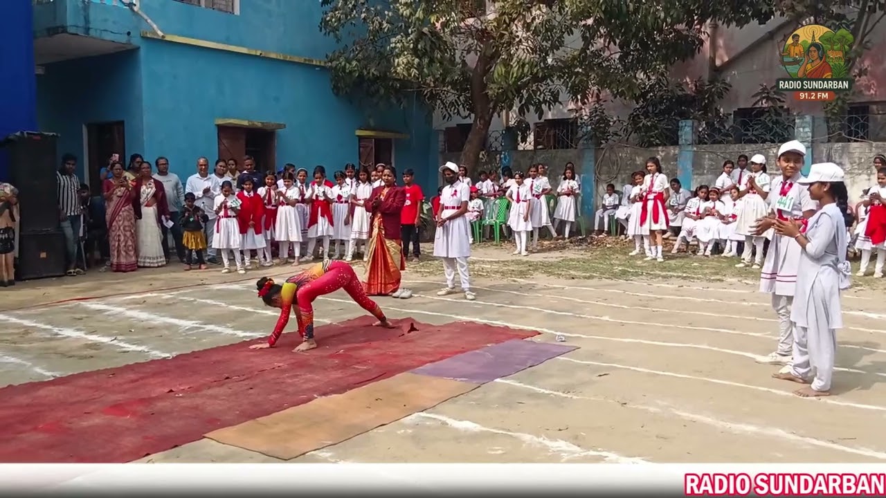 বসিরহাট হরিমোহন দালাল বালিকা বিদ্যালয়ের বাৎসরিক ক্রীড়া প্রতিযোগিতায় ছাত্রীদের অসাধারণ নৈপুণ্য।