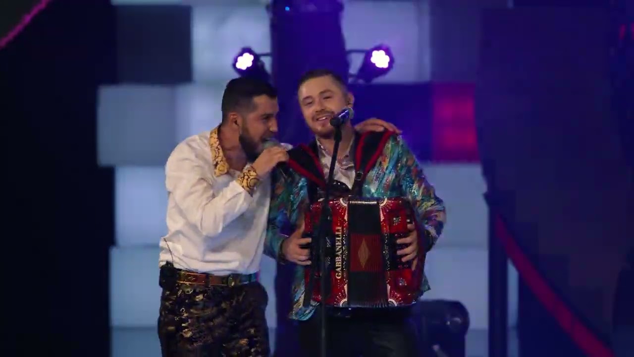 Los Titanes De Durango - Popurrí (La Bamba, Guantaramera, Agua de Té, Campanita)
