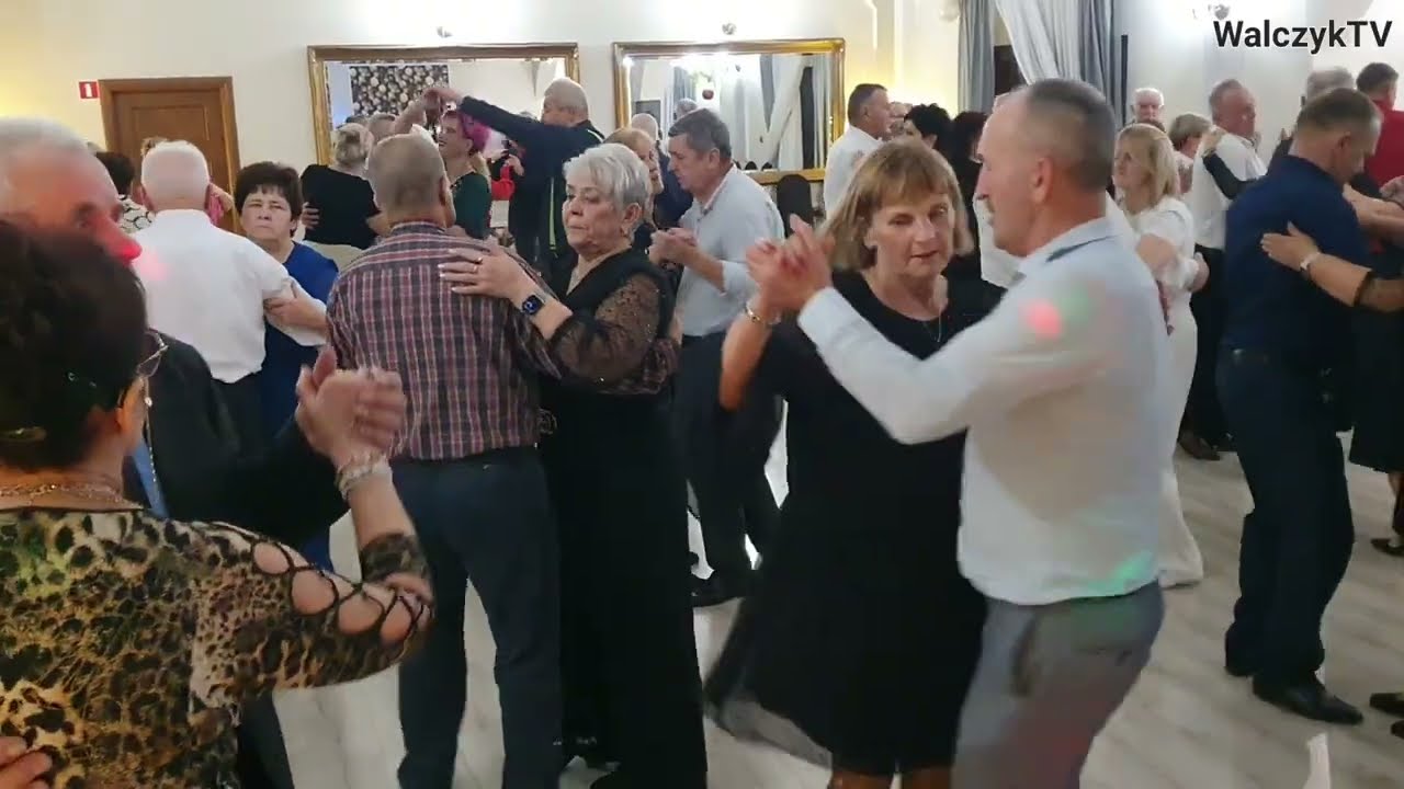 Kapela Ludowa Zbyszka Ciechowicza ze Rdzowa w fantastycznej atmosferze bawi gości w Złotym Dworze 