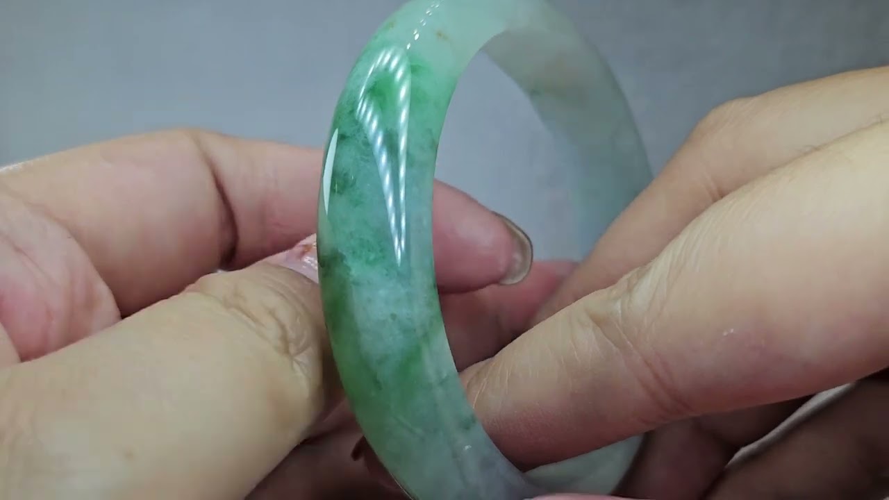 冰糯帶翠綠翡翠玉鐲 JD.001025