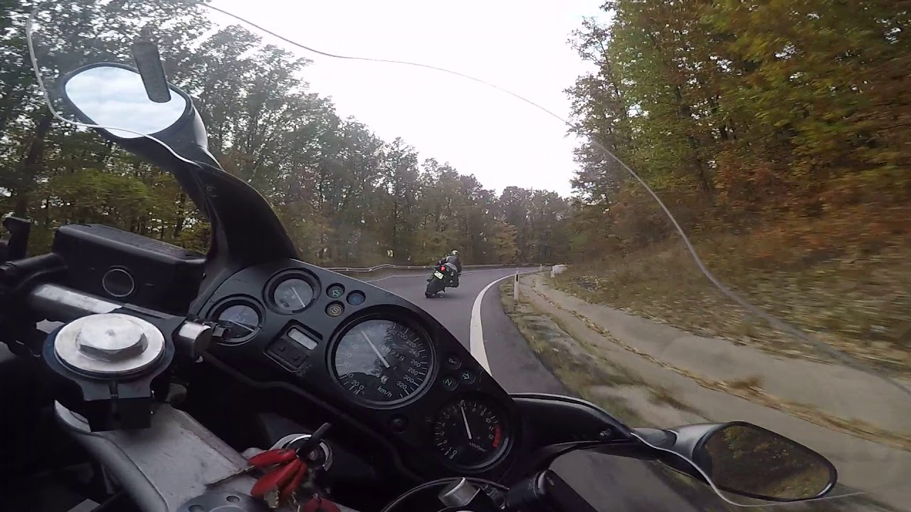 HONDA CBR 1100 XX vs YAMAHA R1