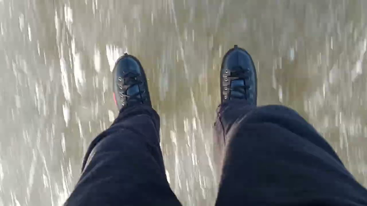 Fertő tó, Magyarország, Fertőrákosi öböl, jég vastagság:~12-15 cm,~30-35 km/h déli szél, 2026.01.20