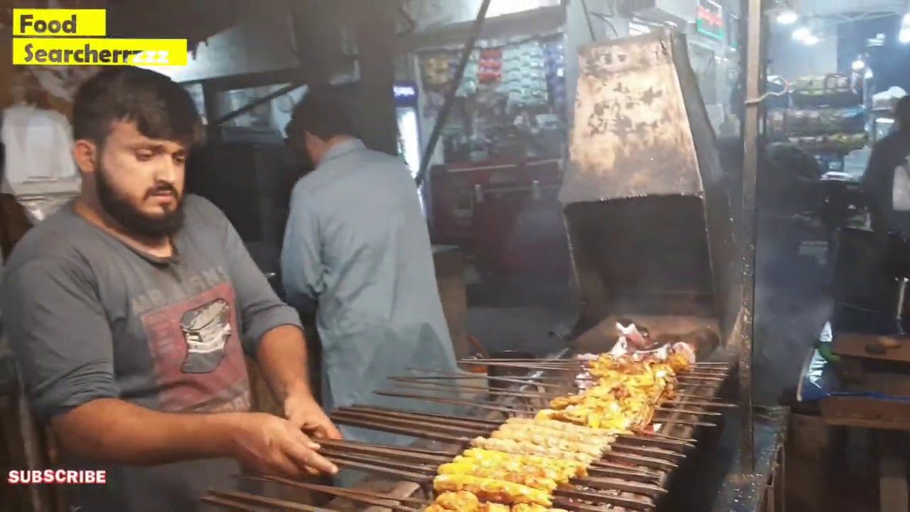 Firdous Market Lahore Street Food | Lahore Oldest Street Food @FoodSearchers