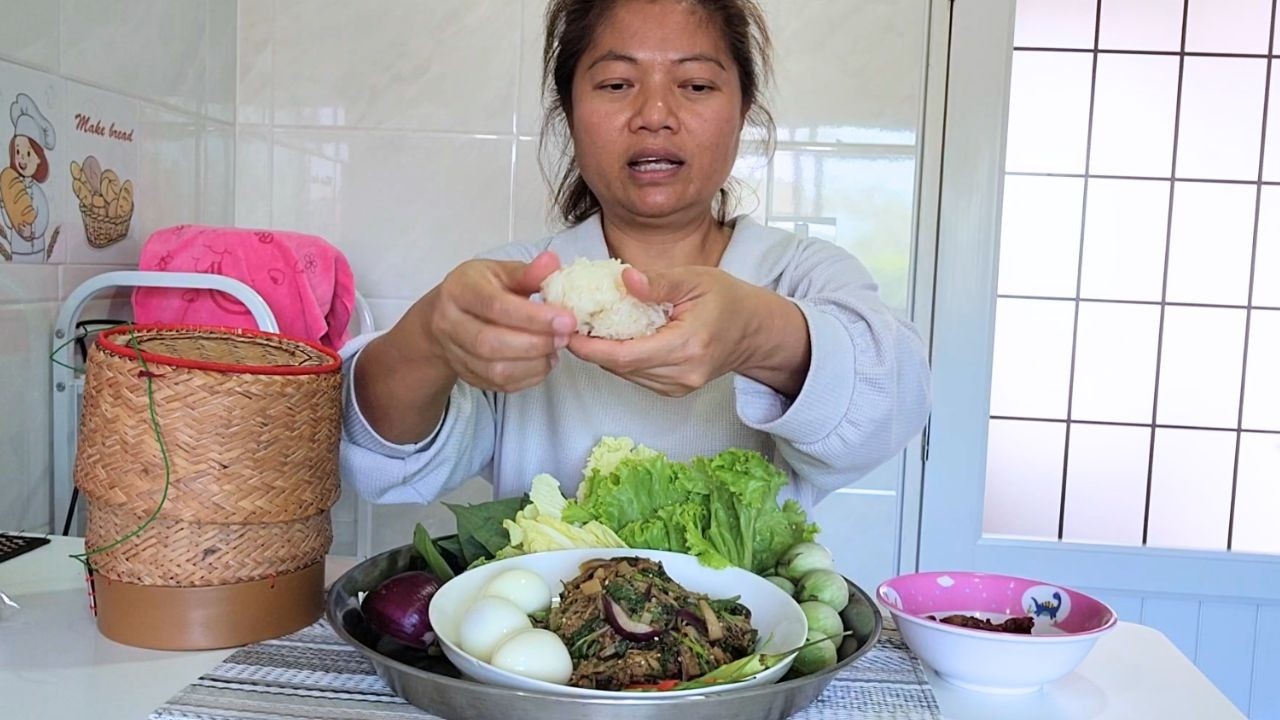 “ซุปหน่อไม้กับซี่โครงหมูทอด มื้อนี้แซ่บหลาย!”❗