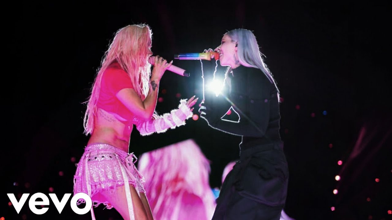 KAROL G, Young Miko - DISPO (En Vivo) | Medellín