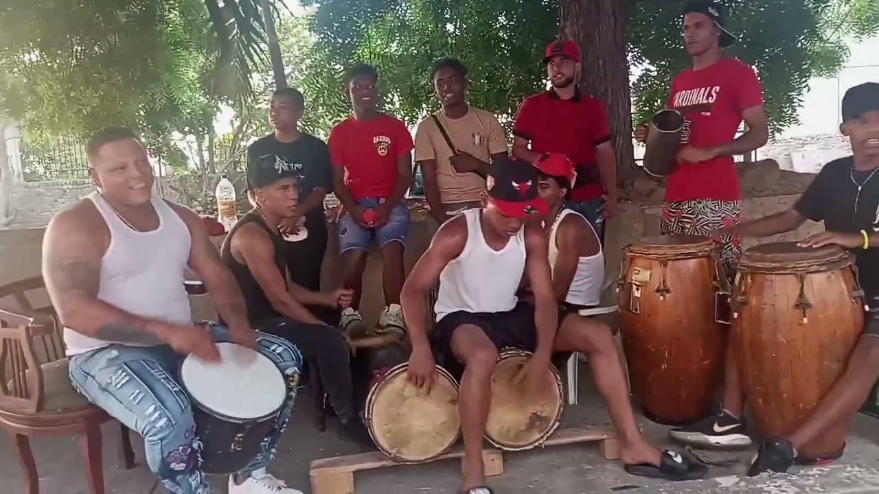 Tocando Tambor y Compartiendo con los JR. De la RedCulturalJuvenil #laguaira #venezuela #tambores