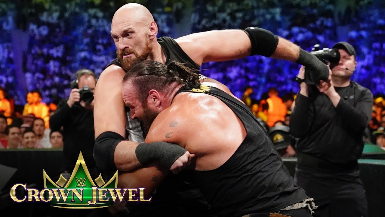 Брон Строуман сражается с Тайсоном Фьюри в потрясающем матче: WWE Crown Jewel 2019 (WWE Network)