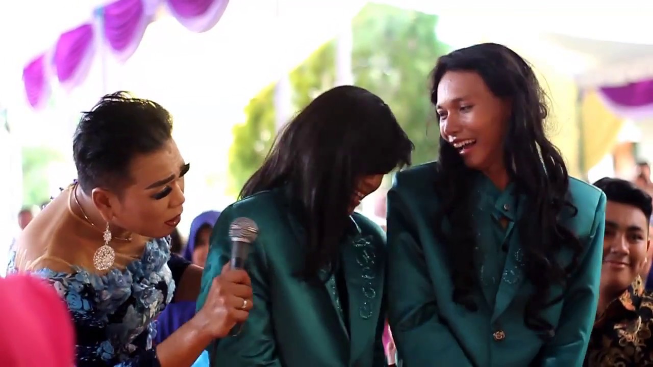 Di jamin ngakak ...yg punya hajat d kerjain habis sama cucuk lampah