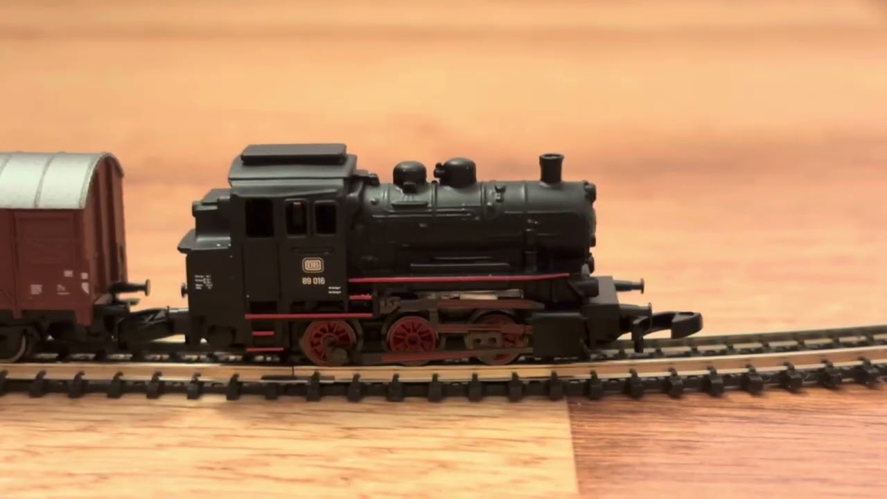Marklin Z Scale Starter Set Unboxing & Run