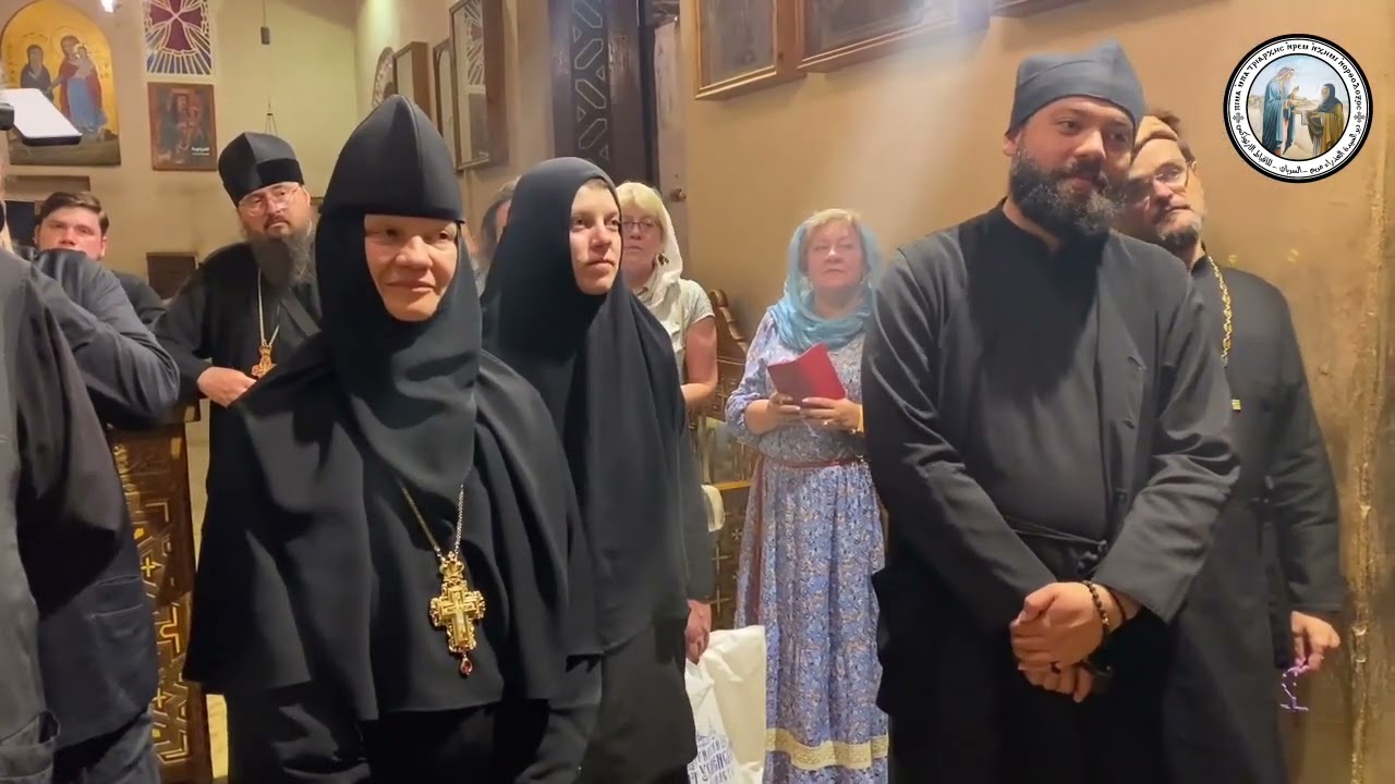 وفد الكنيسة الأرثوذكسية بروسيا يتباركون برفات أجساد القديسين بدير السريان