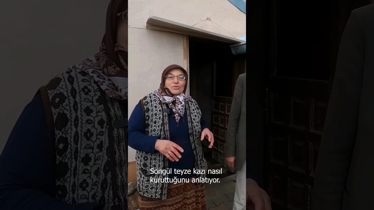Song&uuml;l teyze kazı nasıl kuruttuğunu anlatıyor. #shorts #kars #kaz #yemek