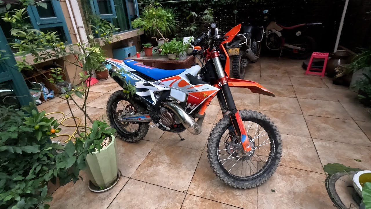 HengJian Z300 S7 First Ride (Chinese Two Stroke) | Chongzhou, China | 2 Minute Adventures