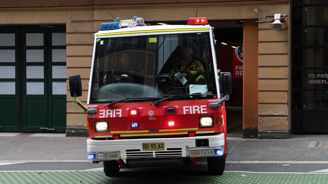 Fire & Rescue NSW Runner 1 *SEV STP24* (City of Sydney) Turning Out