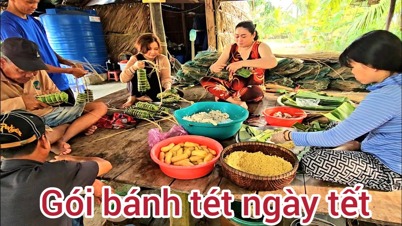 11 l Gói bánh tét,,vào nhửng ngày cận tết của người dân miền tây