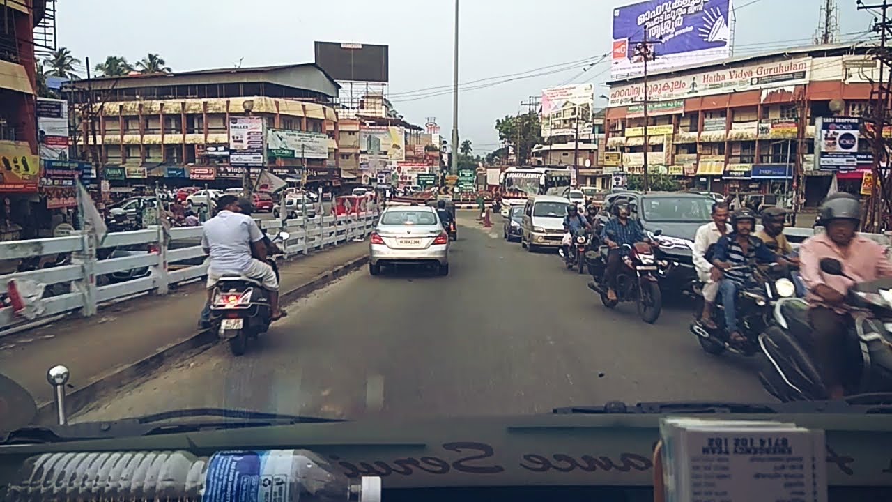 തിരക്കേറിയ തൃശൂർ നഗരത്തിലൂടെ പായുന്ന ആംബുലൻസ് || Fastest Ambulance driving in Trissur