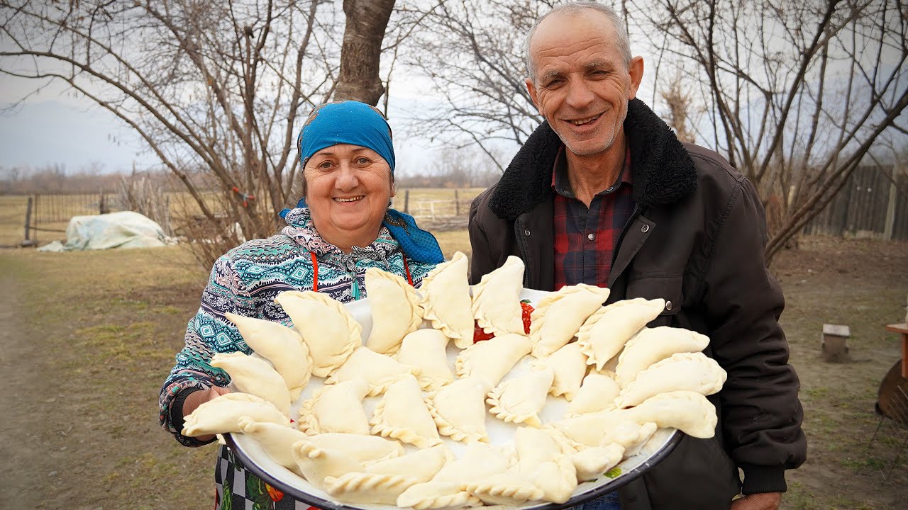 Бабушка приготовила равиоли с грецкими орехами! Веганский рецепт без мяса в деревне