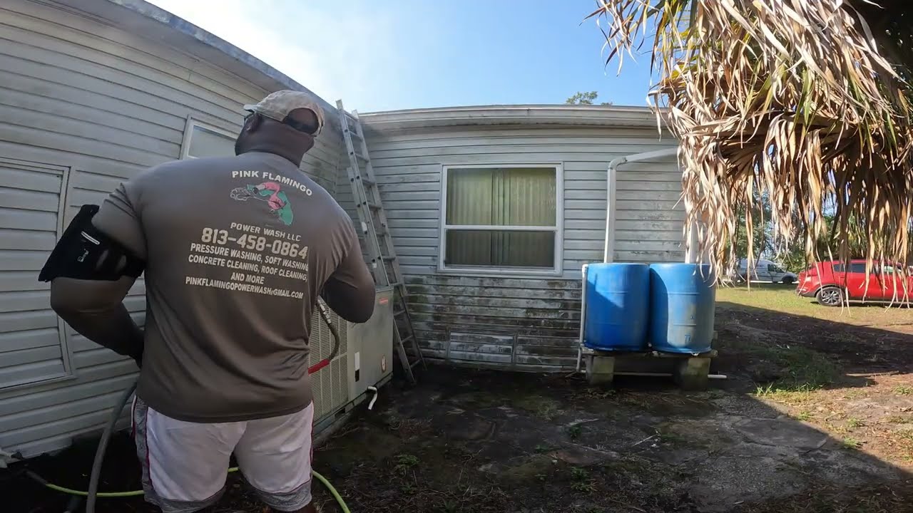 Washing  A NASTY Mobile Home #SoftWash #HouseWash #Downstream